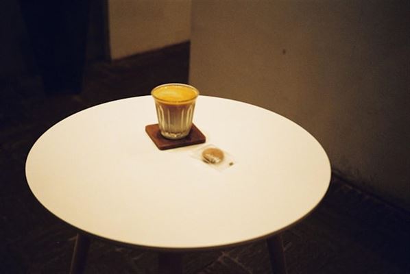 Find det perfekte lille runde bord til dit hjem